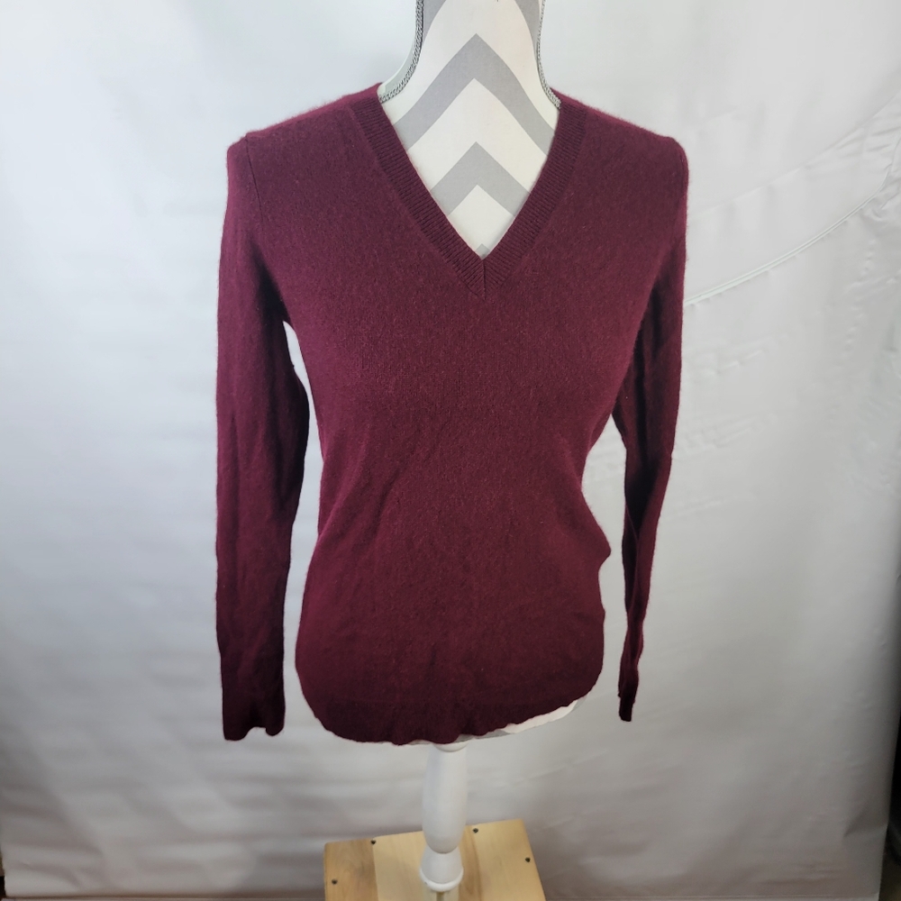 Charter Club Luxury Cashmere Sweater Maroon One Small Hole in Front Size Small